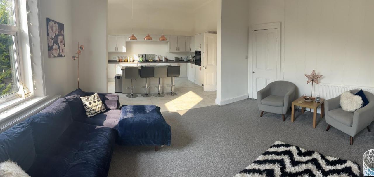 Stunning Bebington Maisonette - Large Private Drive And Entrance, Good Transport Links Exterior photo